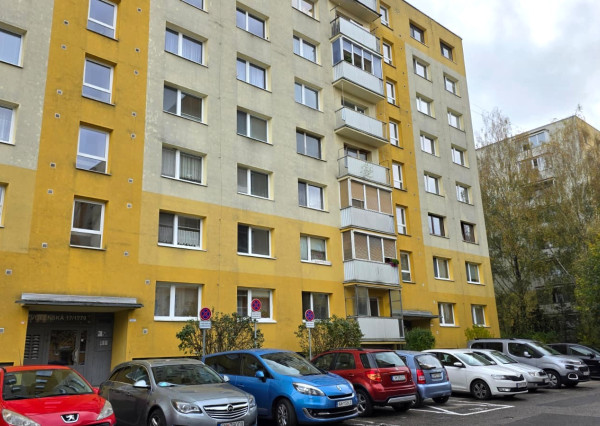 Na predaj veľkorysý 2 izbový byt Vlčince