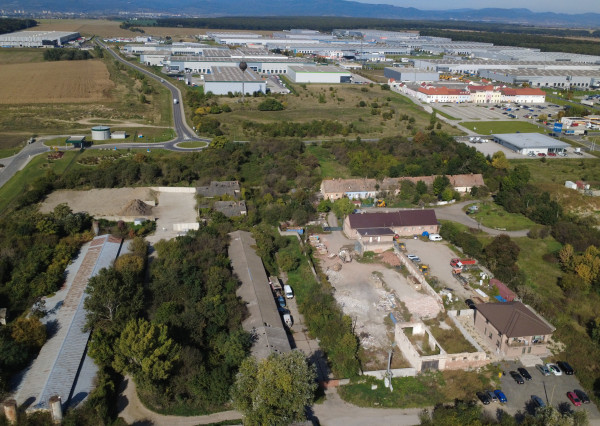 SENEC – NA PREDAJ výrobný a skladový objekt v komerčnej - priemyselnej zóne (časť Horný dvor)