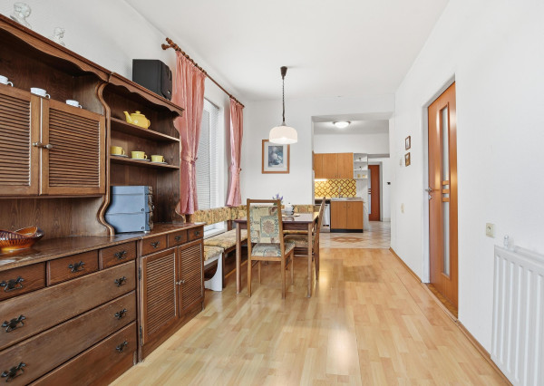 Na predaj 4 izbový rodinný dom v centre obce Tomášov