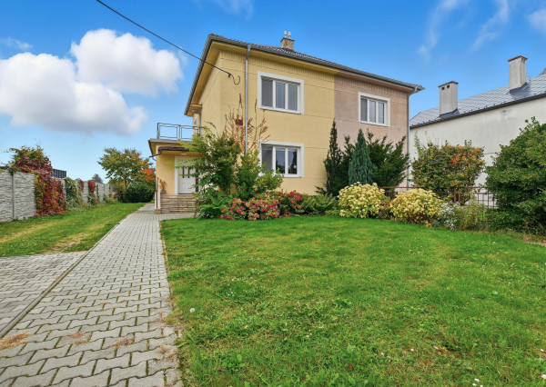 Na predaj 4 izbový rodinný dom v centre obce Tomášov