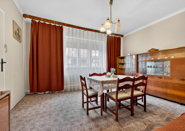 Na predaj - Rodinný dom v centre obce Tomášov s veľkým pozemkom