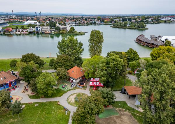 Na PREDAJ: úspešný Bufet na Pláži priamo pri jazere, Senecké jazerá Juh - podnikajte tam, kde iní chodia dovolenkovať