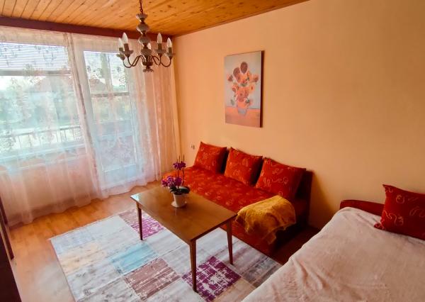 Kráľová pri Senci, okr. Senec – NA PREDAJ čiastočne zrekonštruovaný 2 izbový byt s vlastným kúrením a garážou.