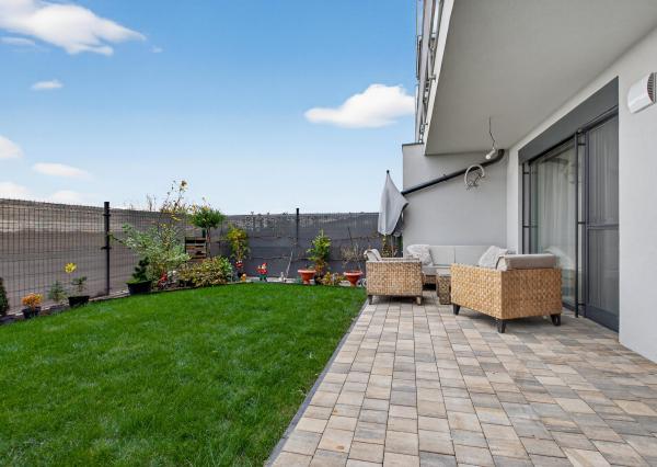 Na predaj 3-izbový byt so záhradkou a vlastným parkovacím miestom