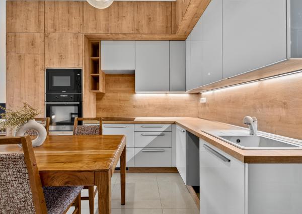 Na predaj 3-izbový byt so záhradkou a vlastným parkovacím miestom