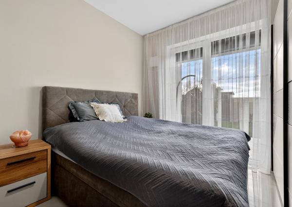 Na predaj 3-izbový byt so záhradkou a vlastným parkovacím miestom