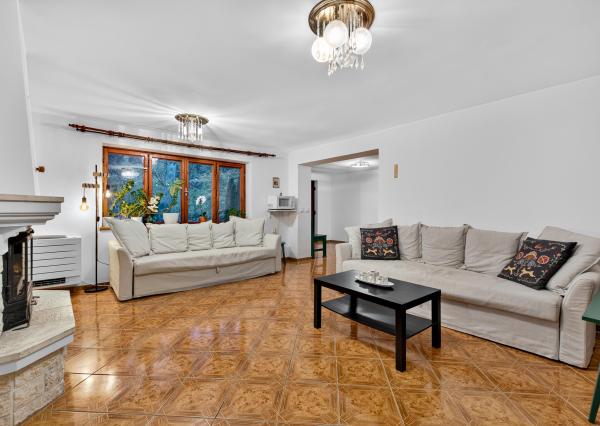 Na predaj -  Priestranný 5-izbový rodinný dom s krytým bazénom v Modre – Harmónia