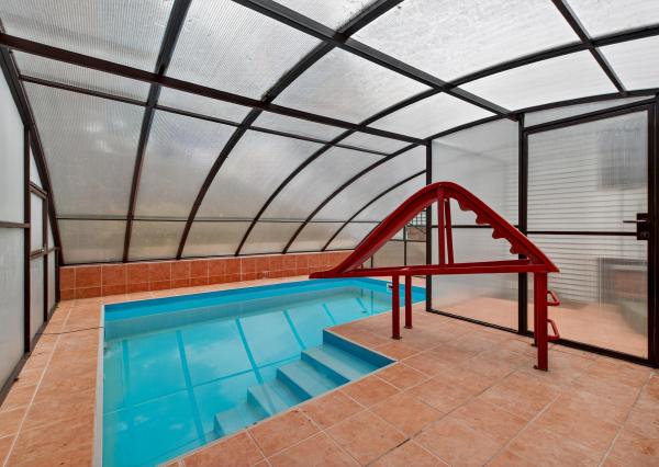 Na predaj -  Priestranný 5-izbový rodinný dom s krytým bazénom v Modre – Harmónia