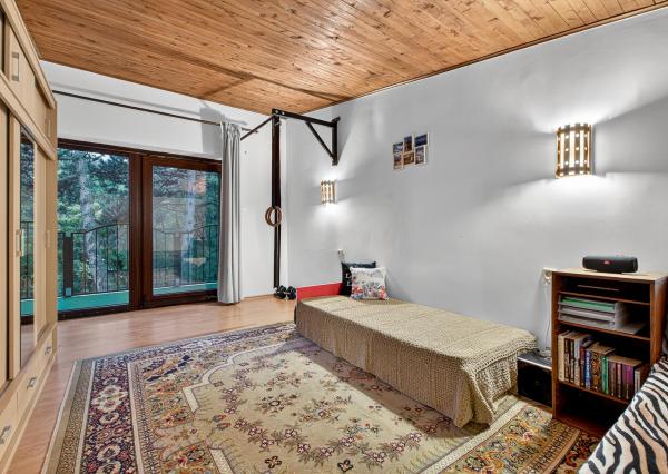 Na predaj -  Priestranný 5-izbový rodinný dom s krytým bazénom v Modre – Harmónia