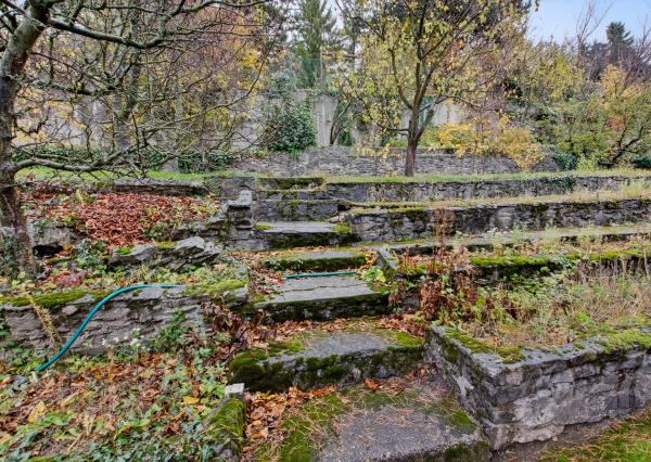 Na predaj -  Priestranný 5-izbový rodinný dom s krytým bazénom v Modre – Harmónia