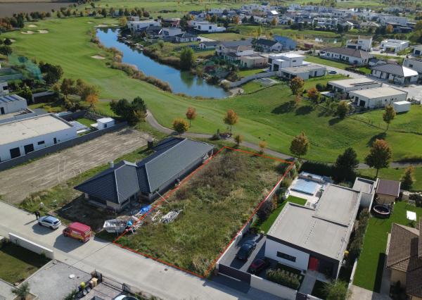 Hrubá Borša, okr. Senec – NA PREDAJ stavebný pozemok vo vyhľadávanom golfovom areáli Green Resort.