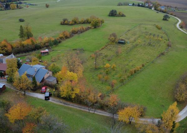 Na predaj priestranná 5-izbová chata s rozľahlým ovocným sadom v krásnej prírode v obci Stará Turá