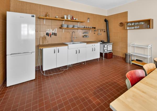 Na predaj priestranná 5-izbová chata s rozľahlým ovocným sadom v krásnej prírode v obci Stará Turá