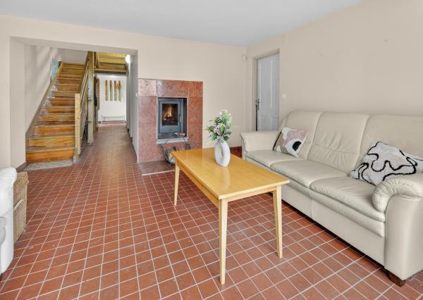 Na predaj priestranná 5-izbová chata s rozľahlým ovocným sadom v krásnej prírode v obci Stará Turá