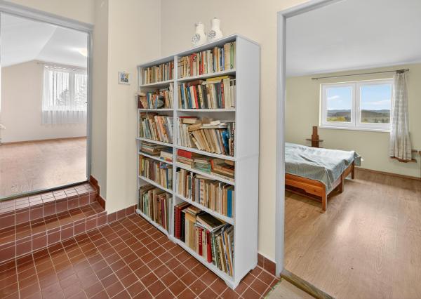 Na predaj priestranná 5-izbová chata s rozľahlým ovocným sadom v krásnej prírode v obci Stará Turá