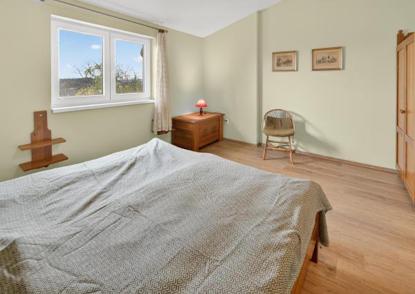 Na predaj priestranná 5-izbová chata s rozľahlým ovocným sadom v krásnej prírode v obci Stará Turá