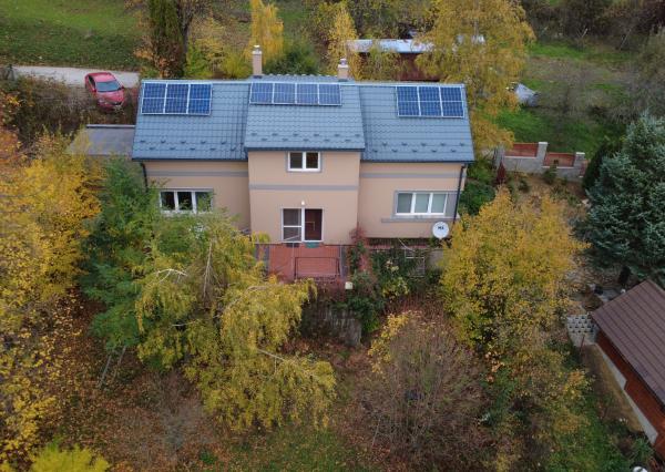 Na predaj priestranná 5-izbová chata s rozľahlým ovocným sadom v krásnej prírode v obci Stará Turá