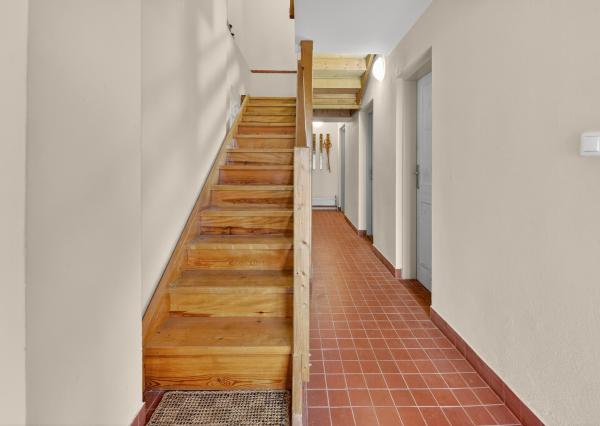 Na predaj priestranná 5-izbová chata s rozľahlým ovocným sadom v krásnej prírode v obci Stará Turá