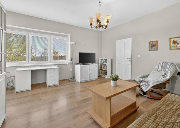 Na predaj priestranná 5-izbová chata s rozľahlým ovocným sadom v krásnej prírode v obci Stará Turá