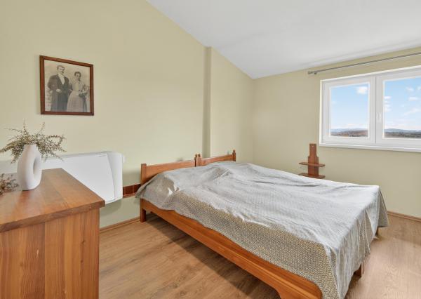 Na predaj priestranná 5-izbová chata s rozľahlým ovocným sadom v krásnej prírode v obci Stará Turá