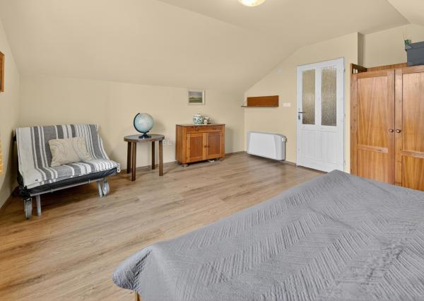 Na predaj priestranná 5-izbová chata s rozľahlým ovocným sadom v krásnej prírode v obci Stará Turá