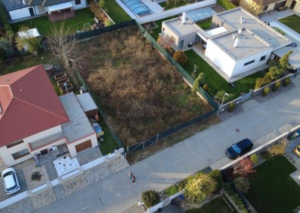 Na predaj pozemok na výstavbu rodinného domu – Ivanka pri Dunaji, časť Farná (okres Senec)