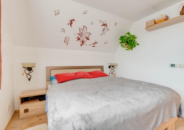 Na predaj - priestranný 3-izbový rodinný dom vo Vajnoroch