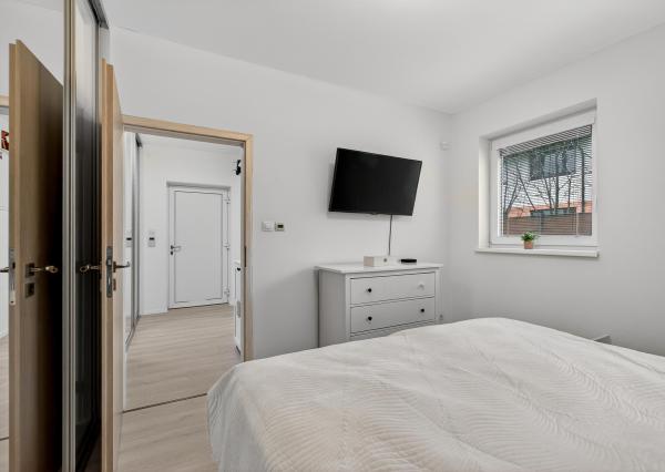 Na predaj 2-izbový byt so záhradkou a vlastným parkovacím miestom