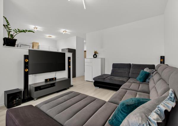 Na predaj 2-izbový byt so záhradkou a vlastným parkovacím miestom