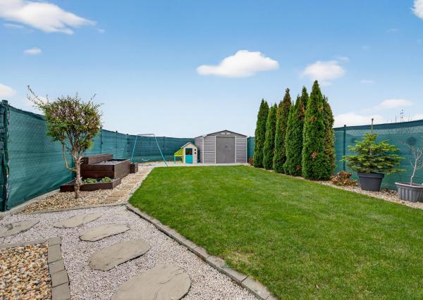 Na predaj 2-izbový byt so záhradkou a vlastným parkovacím miestom