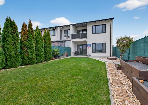 Na predaj 2-izbový byt so záhradkou a vlastným parkovacím miestom