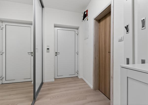 Na predaj 2-izbový byt so záhradkou a vlastným parkovacím miestom