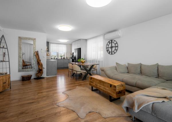 NA PREDAJ unikátny, samostatný 4-iz Rodinný dom priamo v DS