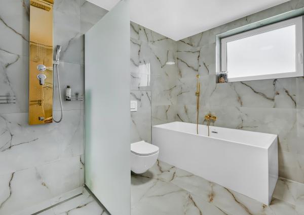 NA PREDAJ unikátny, samostatný 4-iz Rodinný dom priamo v DS