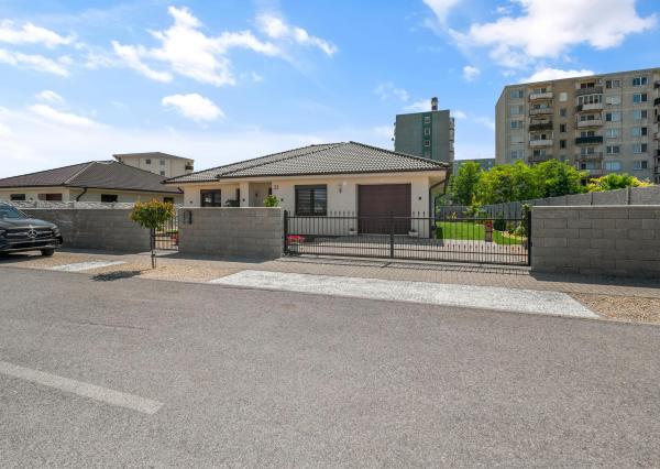 NA PREDAJ unikátny, samostatný 4-iz Rodinný dom priamo v DS