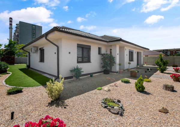 NA PREDAJ unikátny, samostatný 4-iz Rodinný dom priamo v DS