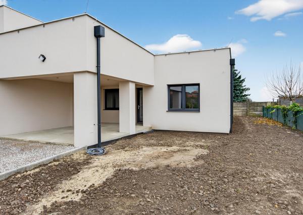 Na predaj moderný rodinný dom v tichej slepej uličke v obci Veľký Grob