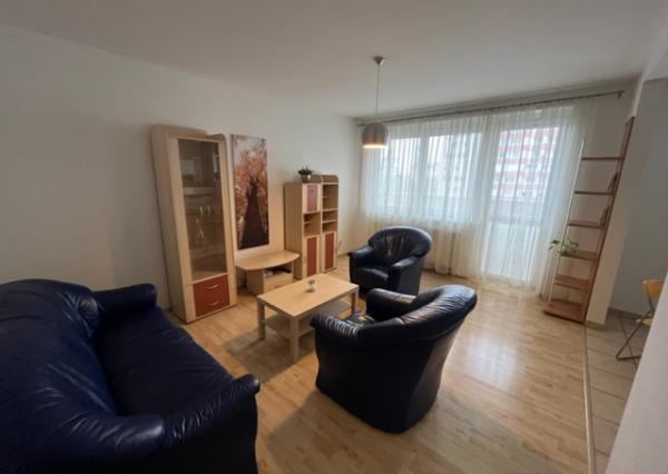 Na PRENÁJOM priestranný 2 izbový byt s veľkou loggiou a parkovaním, 74 m², Tomášikova Bratislava Ružinov