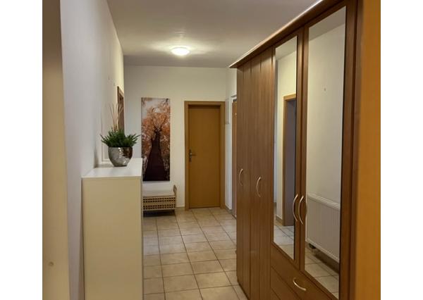 Na PRENÁJOM priestranný 2 izbový byt s veľkou loggiou a parkovaním, 74 m², Tomášikova Bratislava Ružinov