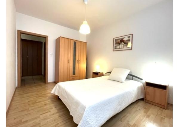 Na PRENÁJOM priestranný 2 izbový byt s veľkou loggiou a parkovaním, 74 m², Tomášikova Bratislava Ružinov