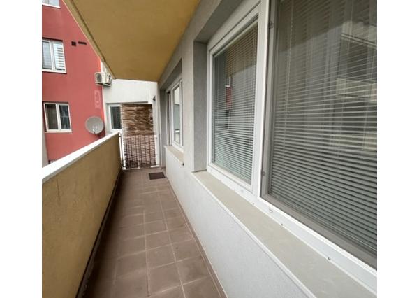 Na PRENÁJOM priestranný 2 izbový byt s veľkou loggiou a parkovaním, 74 m², Tomášikova Bratislava Ružinov