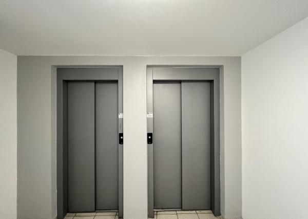 Na PRENÁJOM priestranný 2 izbový byt s veľkou loggiou a parkovaním, 74 m², Tomášikova Bratislava Ružinov