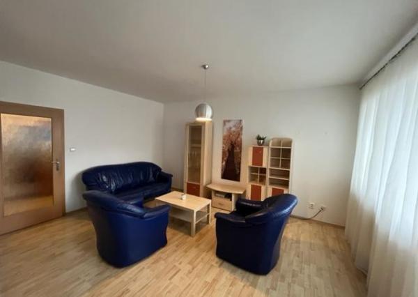 Na PRENÁJOM priestranný 2 izbový byt s veľkou loggiou a parkovaním, 74 m², Tomášikova Bratislava Ružinov