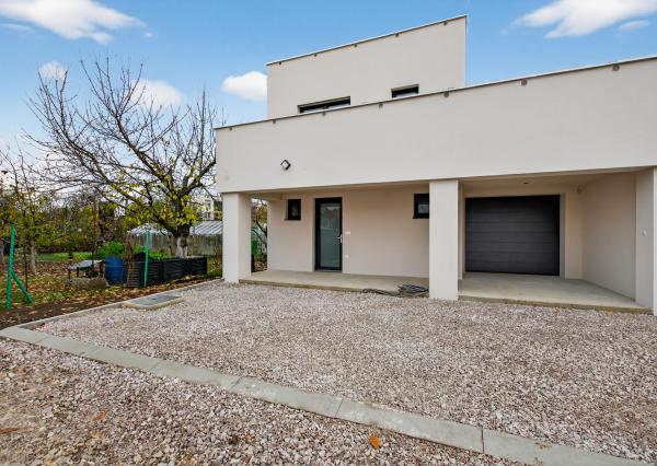 Na predaj 4-izbová novostavba s garážou v obci Veľký Grob