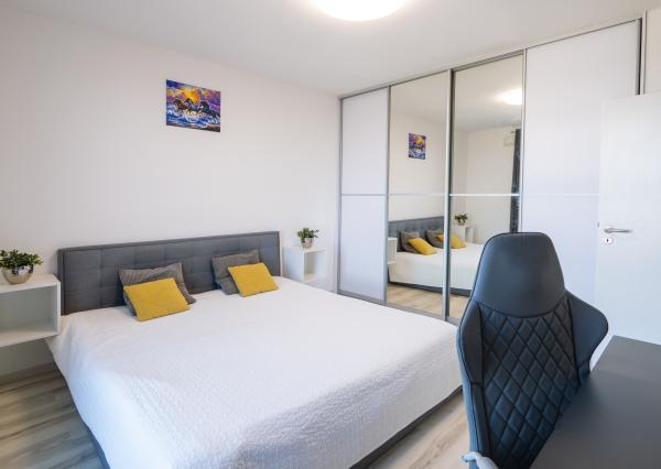 Na PREDAJ moderný 3-izbový byt s balkónom (87,56 m2) a dvoma garážovými státiami v novostavbe TAMMI, Bratislava Dúbravka