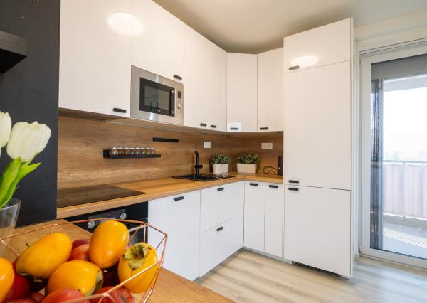 Na PREDAJ moderný 3-izbový byt s balkónom (87,56 m2) a dvoma garážovými státiami v novostavbe TAMMI, Bratislava Dúbravka