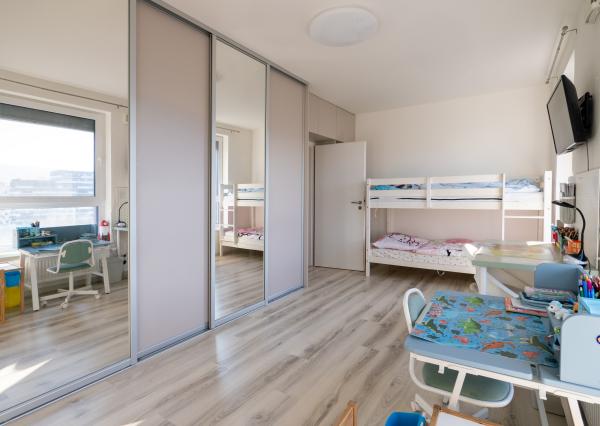 Na PREDAJ moderný 3-izbový byt s balkónom (87,56 m2) a dvoma garážovými státiami v novostavbe TAMMI, Bratislava Dúbravka