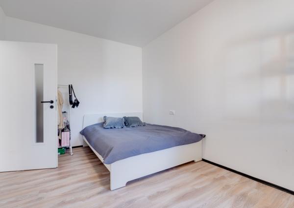 Praktický 3-izbový byt na predaj – Veľký Grob, 89 m², terasa, pozemok, parkovanie