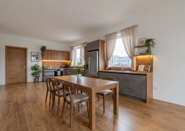 3-izbový byt v štádiu holobytu na predaj – Veľký Grob, 81 m², terasa, pozemok, parkovanie