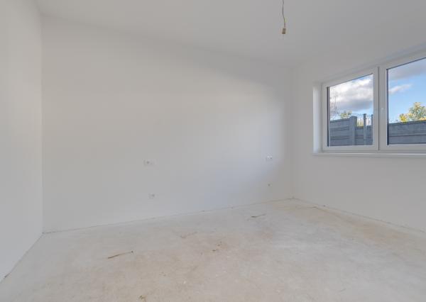 3-izbový byt v štádiu holobytu na predaj – Veľký Grob, 81 m², terasa, pozemok, parkovanie